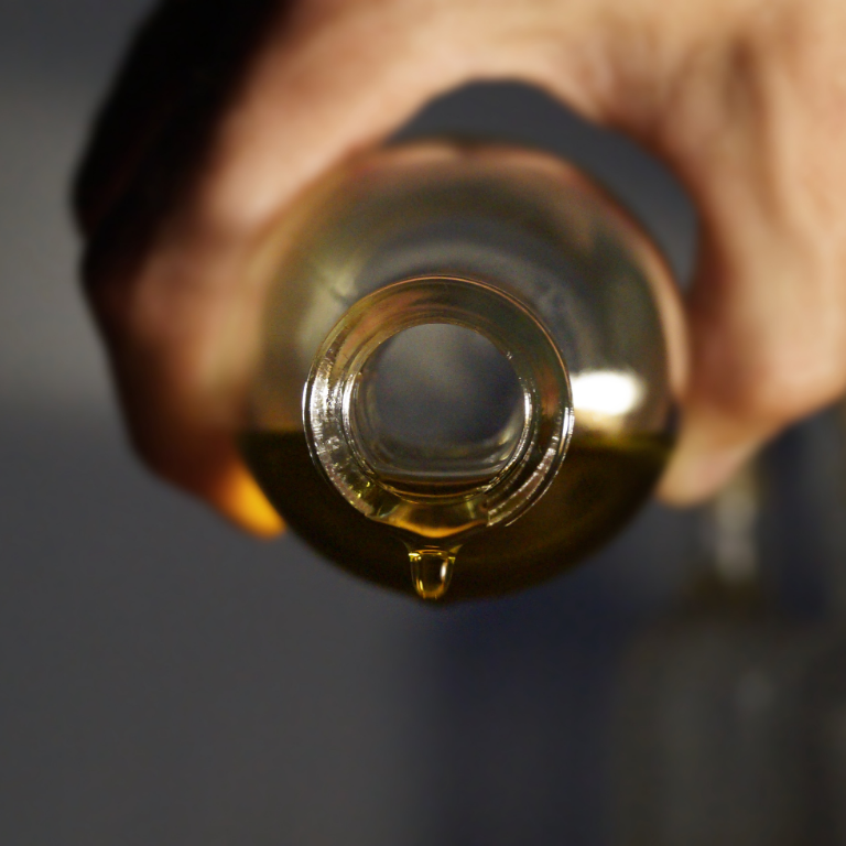 Yakelos Olive oil and oleic acid